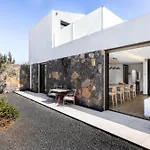 Dom wakacyjny La Tabaiba- Bright Open Spaces, Private & Heated Pool