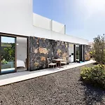 La Tabaiba- Bright Open Spaces, Private & Heated Pool * La Oliva