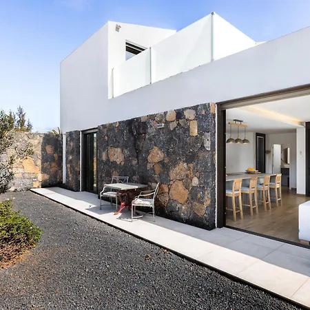 Dom wakacyjny La Tabaiba- Bright Open Spaces, Private & Heated Pool