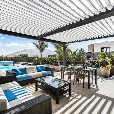 La Tabaiba- Bright Open Spaces, Private & Heated Pool Dom wakacyjny *