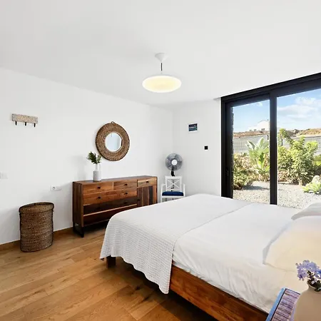 La Tabaiba- Bright Open Spaces, Private & Heated Pool * La Oliva