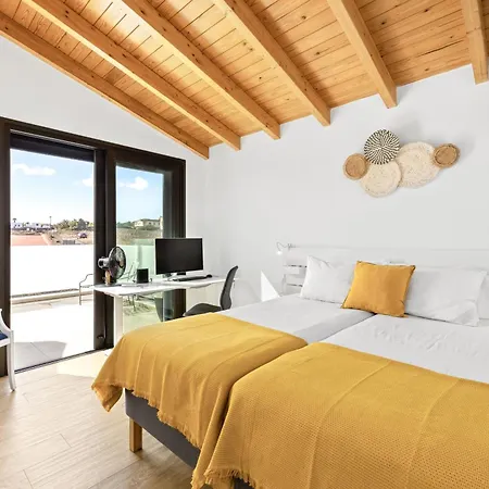 La Tabaiba- Bright Open Spaces, Private & Heated Pool La Oliva