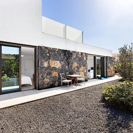 La Tabaiba- Bright Open Spaces, Private & Heated Pool * La Oliva