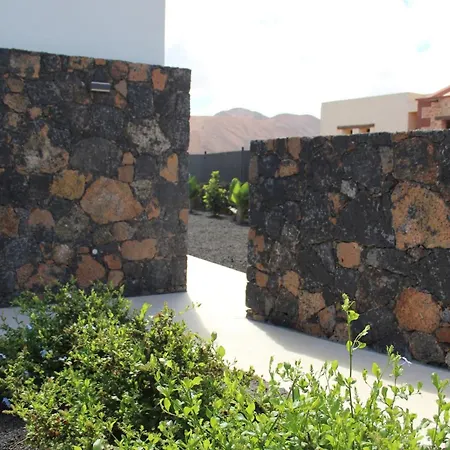 La Tabaiba- Bright Open Spaces, Private & Heated Pool Nyaraló *