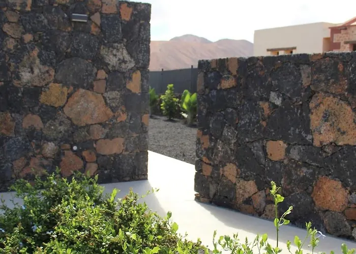 La Tabaiba- Bright Open Spaces, Private & Heated Pool Nyaraló *